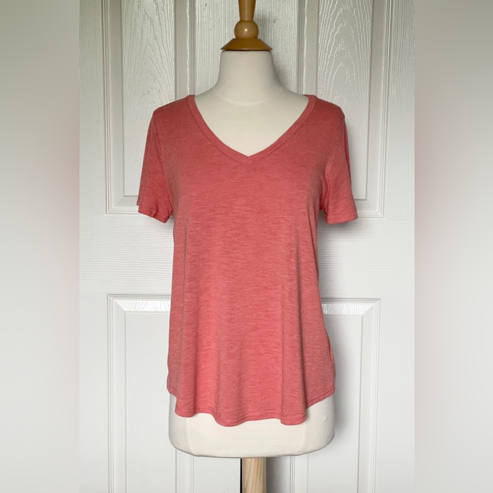 Jessica Simpson Peachy/Orange V-Neck Short Sleeve Tee, Size Small